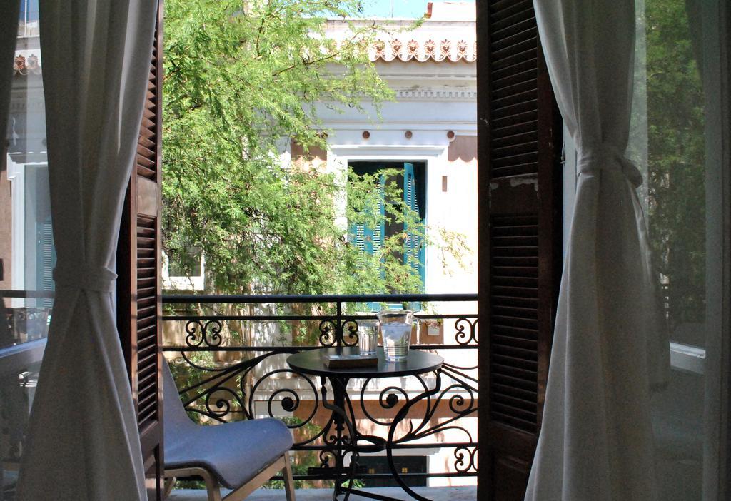 Alice Inn Atenas Quarto foto